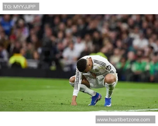 姆巴佩缺席比赛引发风波恩德里克替换阿森西奥后者愤怒摔球衣