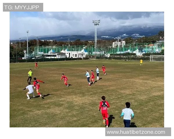 上海海港队昨晚重新集结开启为期三周的海外冬训拉练新征程